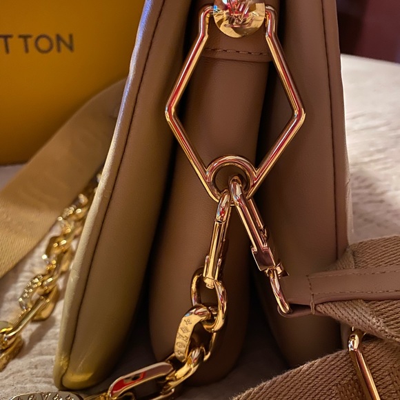 *SOLD*LV Coussin - Picture 2 of 13